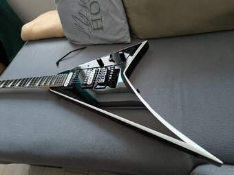 V rezervácii Jackson Randy Rhoads 32 blk - 14