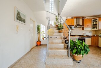 Na PREDAJ 4i rodinný dom s garážou 132 m2 v centre Nitry - K - 14