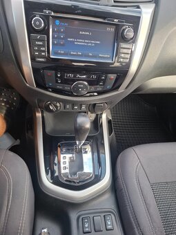 Nissan Navara NP300 Tekna Double Cab 2.3 dCi 190 7 A/T - - 14