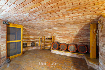 Na predaj kompletne zariadený rodinný dom s bazénom - 14