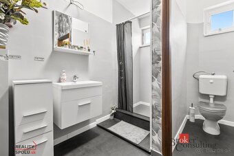 Priestranný, zrekonštruovaný  6 izbový rodinný dom so zariad - 14