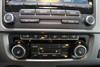 Volkswagen T5 Caravelle 2.0 TDI Long Verzia 9 Miest Webasto - 14