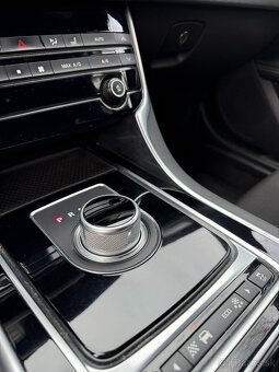 Jaguar XF R-Sport 132KW 2.0D - 14