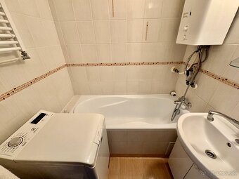 CENTRUM - veľký tehlový 3i byt, 85m2, loggia, garáž - 14