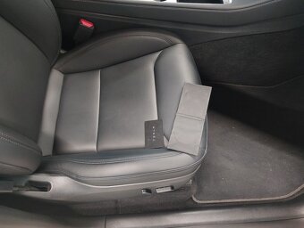 Tesla Model Y 2023 LR SoH 92 % / servis 5 ročná záruka / - 14