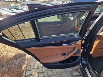 BMW 530i mHEV xDrive A/T8 252k Luxury (benzín) - 14