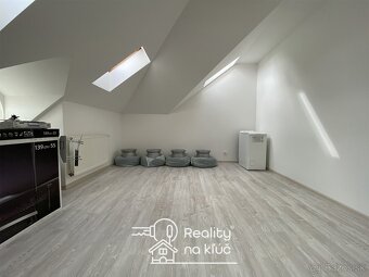 Na predaj veľký podkrovný 2-izbový byt na Andovskej ulici - 14