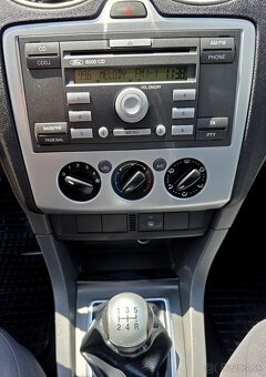 FORD FOCUS 1.6 BENZÍN 1.MAJITEĽ KÚPENÉ NA SLOVENSKU 2006 - 14