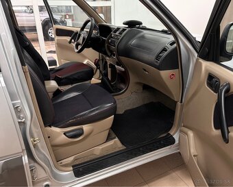 Nissan Terrano II 2.7 - 14
