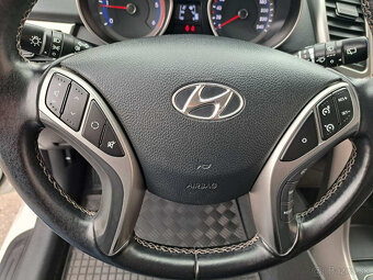 Hyundai i30 CW 1.6i CRDi 16V DOHC Comfort - 14