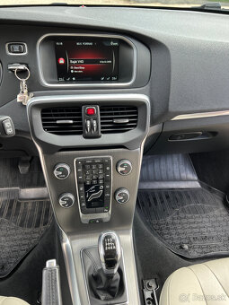 Volvo V40 D2 2.0L 120k Summum - 14