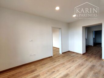 Kompletne zrekonštruovaný dvojpodlažný dom 8 km od Lučenca - 14