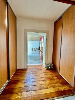 NA PREDAJ MODERNÝ ZREKONŠTRUOVANÝ 4i RODINNÝ DOM S GARÁŽOU - 14