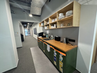 Prenájom samostatného kancelárskeho traktu 867 m² pri nábrež - 14