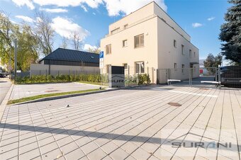 2-izbový byt s predzáhradkou 135 m2 a parkovaním v... - 14