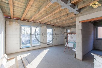 NA PREDAJ polyfunkčná budova v centre obce Veľké Leváre - 14