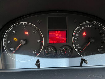 Volkswagen Touran - 14