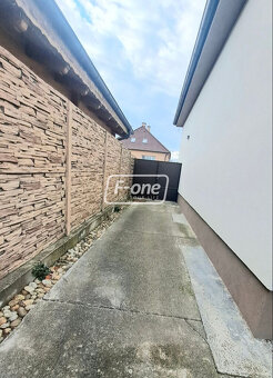 Dvojgeneračná stavba v malebnej obci Trstín - 14