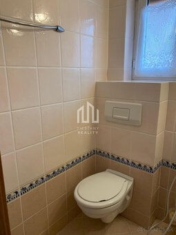 EXKLUZÍVNE RD v Banke s pozemkom 728 m2 a poschodie so sam - 14