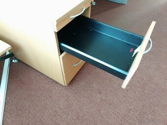 Kancelársky nábytok - 14