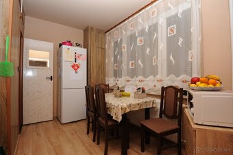 Veľký 4 izbový byt s balkónom - Na predaj - 14
