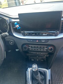 KIA Cee’d SW GT Line Combi 117.5kw Manuál - 14