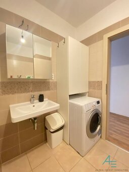 Bezbariérový,  2.izbový byt s predzáhradkou a garážovým stát - 14