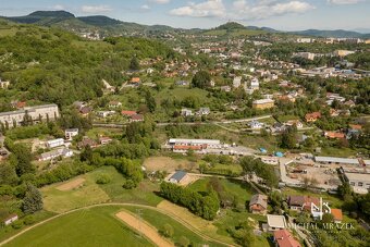 Ponúkame Vám na predaj stavebný pozemok v pokojnej časti Pov - 14