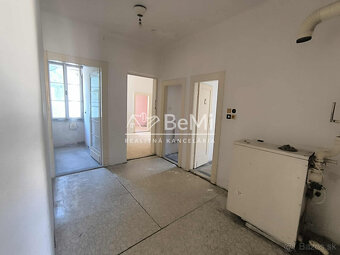 Polyfunkčná budova s veľkým využitím a parkovaním Centrum Tr - 14