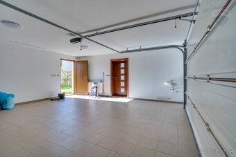 6-izbový rodinný dom s dvojgarážou v Malinove - 14