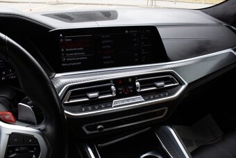 BMW X6 M Competition z roku 2021 - 14