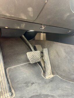 BMW e90 330i 2006 - 14
