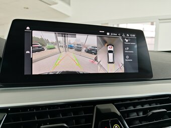 BMW Rad 5 Touring 530i xDrive A/T // AJ NA SPLÁTKY - 14