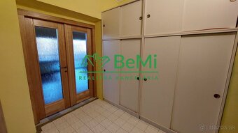 Predaj 5 izbový rodinný dom s veľkým pozemkom v obci Práznov - 14