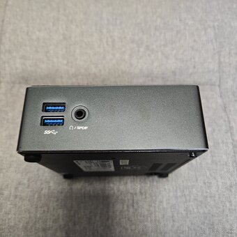 Rôzne USB-C huby, prezentačné zariadenia a príslušenstvo - 14
