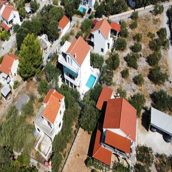 CHORVATSKO: moderní vila s bazénem a výhledem na moře v atra - 14