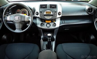 TOYOTA RAV4 2.2 D-4D 100kW- 4x4-UZAVIERKA-DIGIKLIMA-NOVA STK - 14