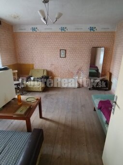 Veľký stavebný pozemok s rodinným domom v tichom prostredí . - 14