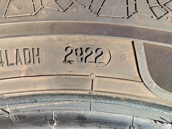 Predam 4ks pneu 215/65/r16C  zimne   Semperit - 14