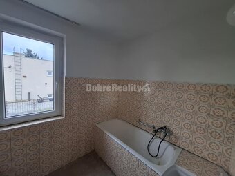 Dobré reality ponúkajú na predaj poschodový 5-izb. RD+ garáž - 14