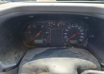 Volkswagen Transporter 2,5 TDI 65 kW nafta manuál 65 kw - 14