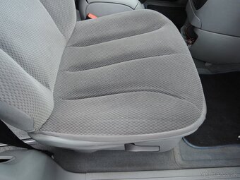 Chrysler Grand Voyager 2,8 CRD Aut. Stow´N Go 7míst 2004 - 14