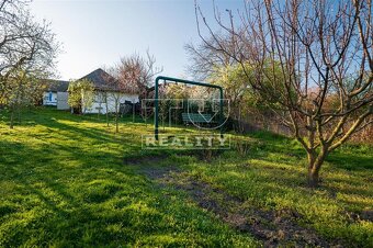 TUreality ponúka krásny dom s obrovským pozemkom v... - 14