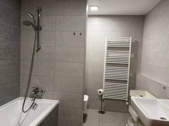 Moderný byt s balkónom a parkovaním. Províziu neplatíte.  Ja - 14