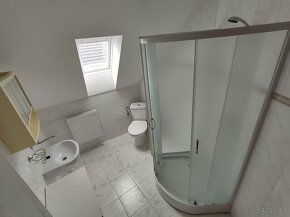 Exkluzívny predaj 6.izb 220m2 RD v obci Horňany a pozemkom - 14