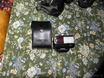Sony Alpha A100 s objektivmi a prislusenstvom - 14
