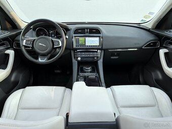 Jaguar F-Pace 2.0D I4 180k Prestige 76TKM PANORAMA KAMERA - 14