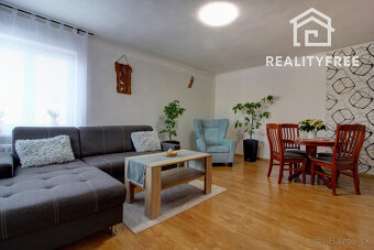 Na predaj 5-izbový rodinný dom s garážou na 954 m² pozemku - - 14