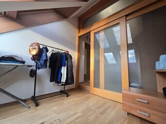 5 izbový podkrovný byt s parkovacím miestom - 14