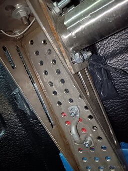 Predám TOYOTA HILUX GR Sport - 14